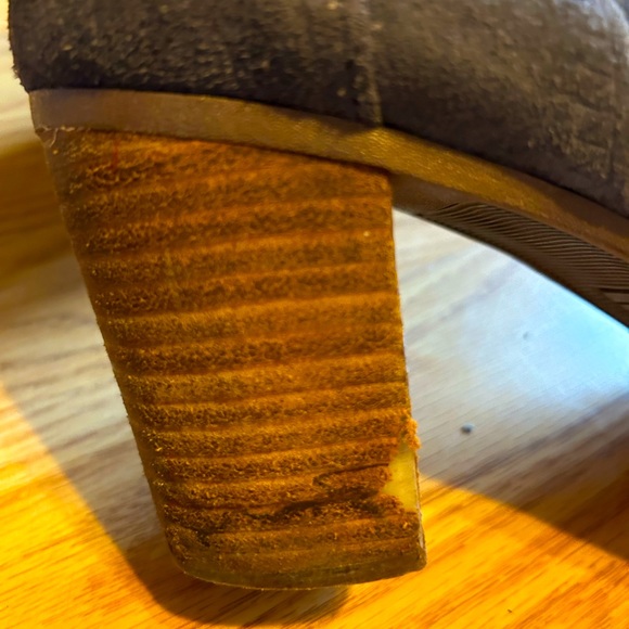 Cute Toms heeled boots dark gray with flower print on them sz W 9 - Picture 5 of 6